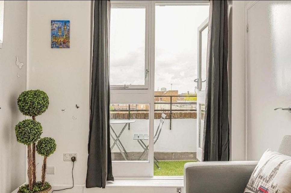 Amazing Marina-Overlooking 1Bed Londra Dış mekan fotoğraf