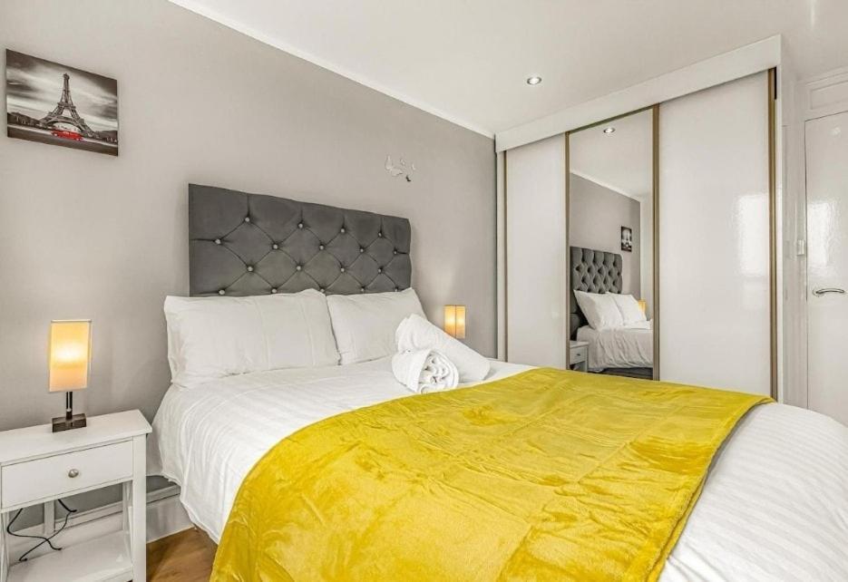 Amazing Marina-Overlooking 1Bed Londra Dış mekan fotoğraf