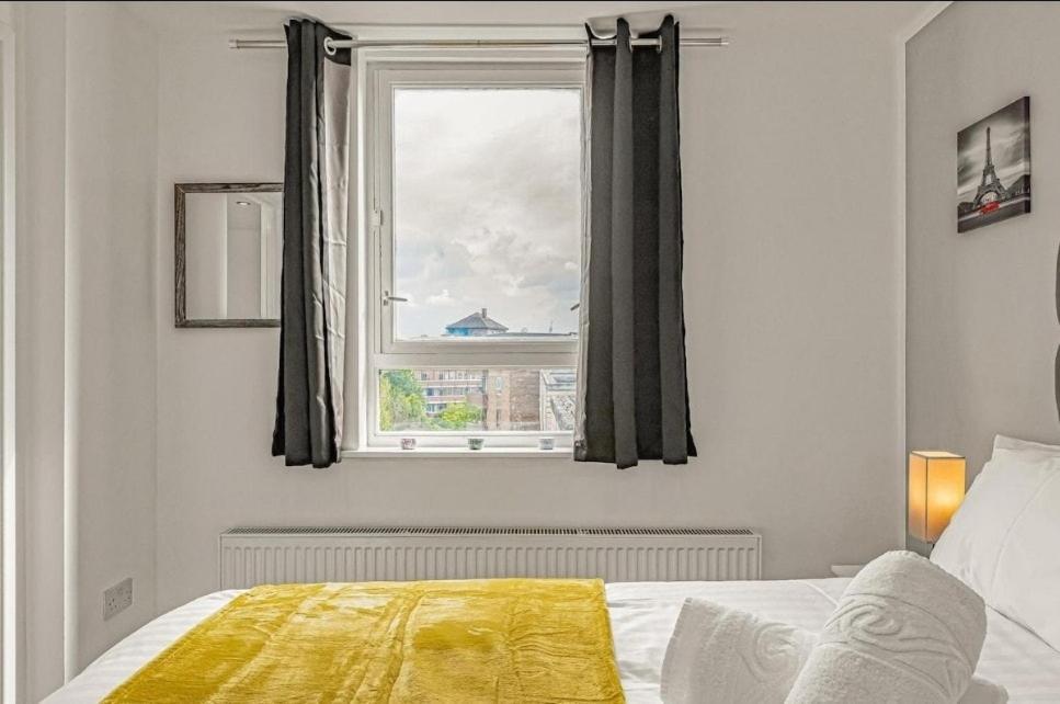 Amazing Marina-Overlooking 1Bed Londra Dış mekan fotoğraf