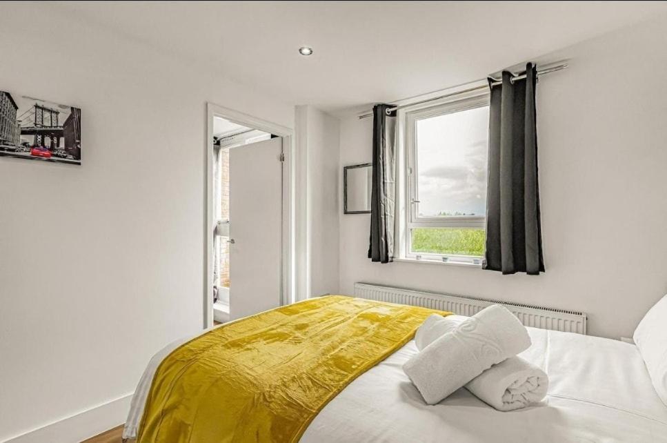 Amazing Marina-Overlooking 1Bed Londra Dış mekan fotoğraf